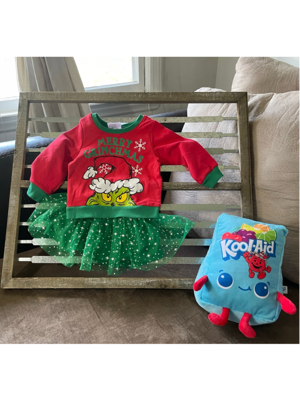 NWT Dr. Seuss The Grinch Girls 12 Months Sweatshirt Tutu Skirt Christmas Outfit